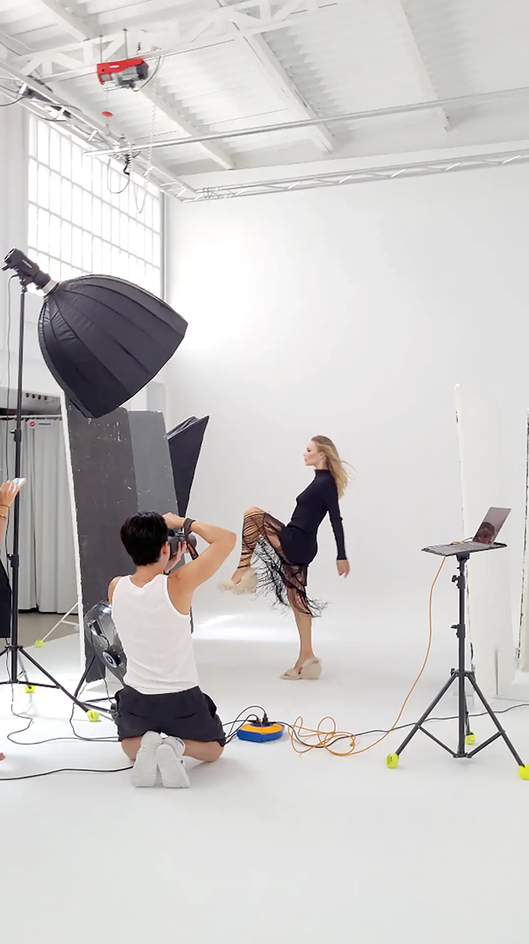 Sesión de fotografía de moda y ecommerce en estudio de Valencia